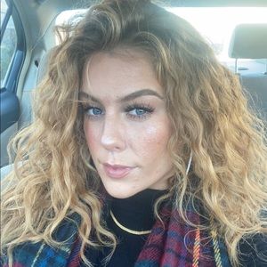 Meet your Posher, Abigail m.